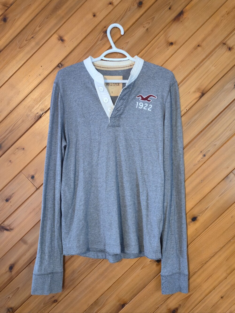 Hollister Size Large Grey Long Sleeve Henley